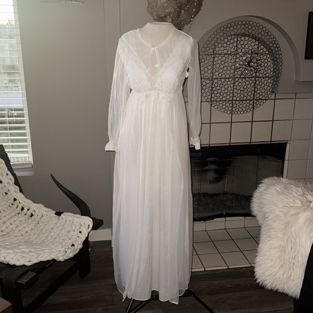 Vintage White Lace Trim nightgown and robe set size XS